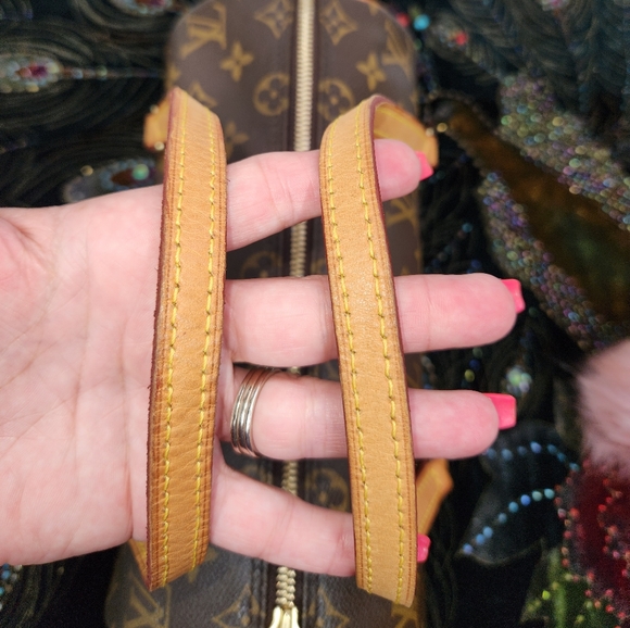 Louis Vuitton Bag - Picture 16 of 16